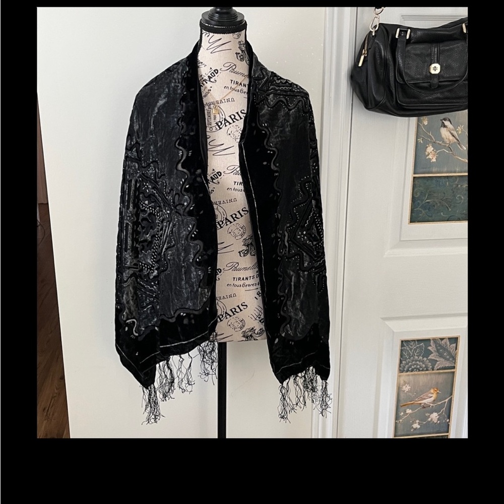 💗Elegant Black Velvet Shawl